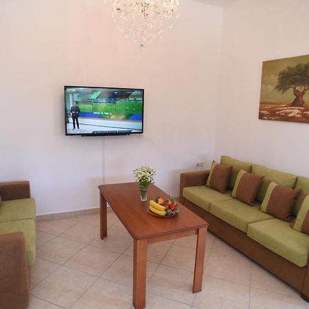 Bernie House 2 Apartment Melanes Ngoại thất bức ảnh