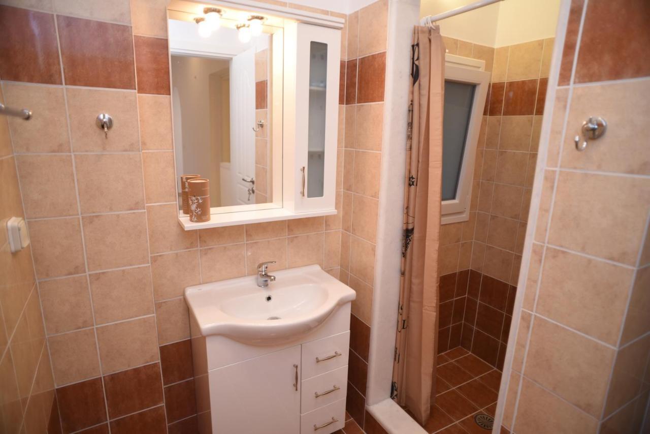 Bernie House 2 Apartment Melanes Ngoại thất bức ảnh
